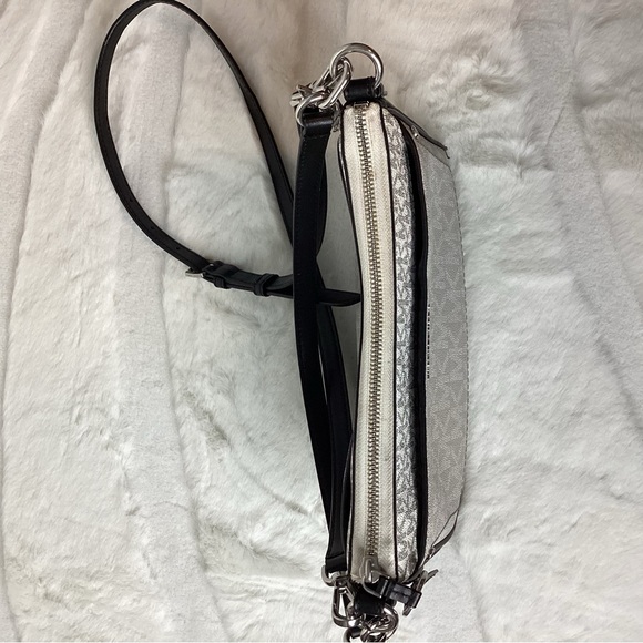 Michael Kors Jet Set Charm Medium Top Zip Pochette Crossbody Bag – Vanilla/Black - Picture 4 of 13